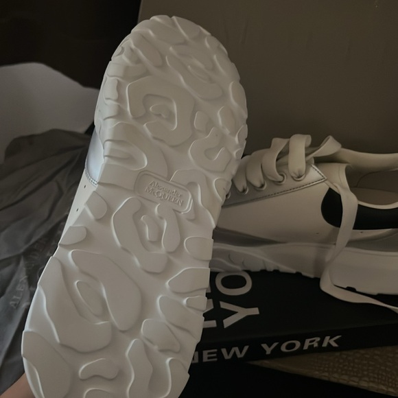 Alexander McQueen authenticated sneakers. - Picture 6 of 6